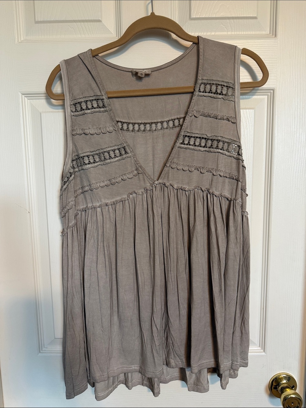 POL Sleeveless V-Neck Lace-Trim Tank Top - Gray